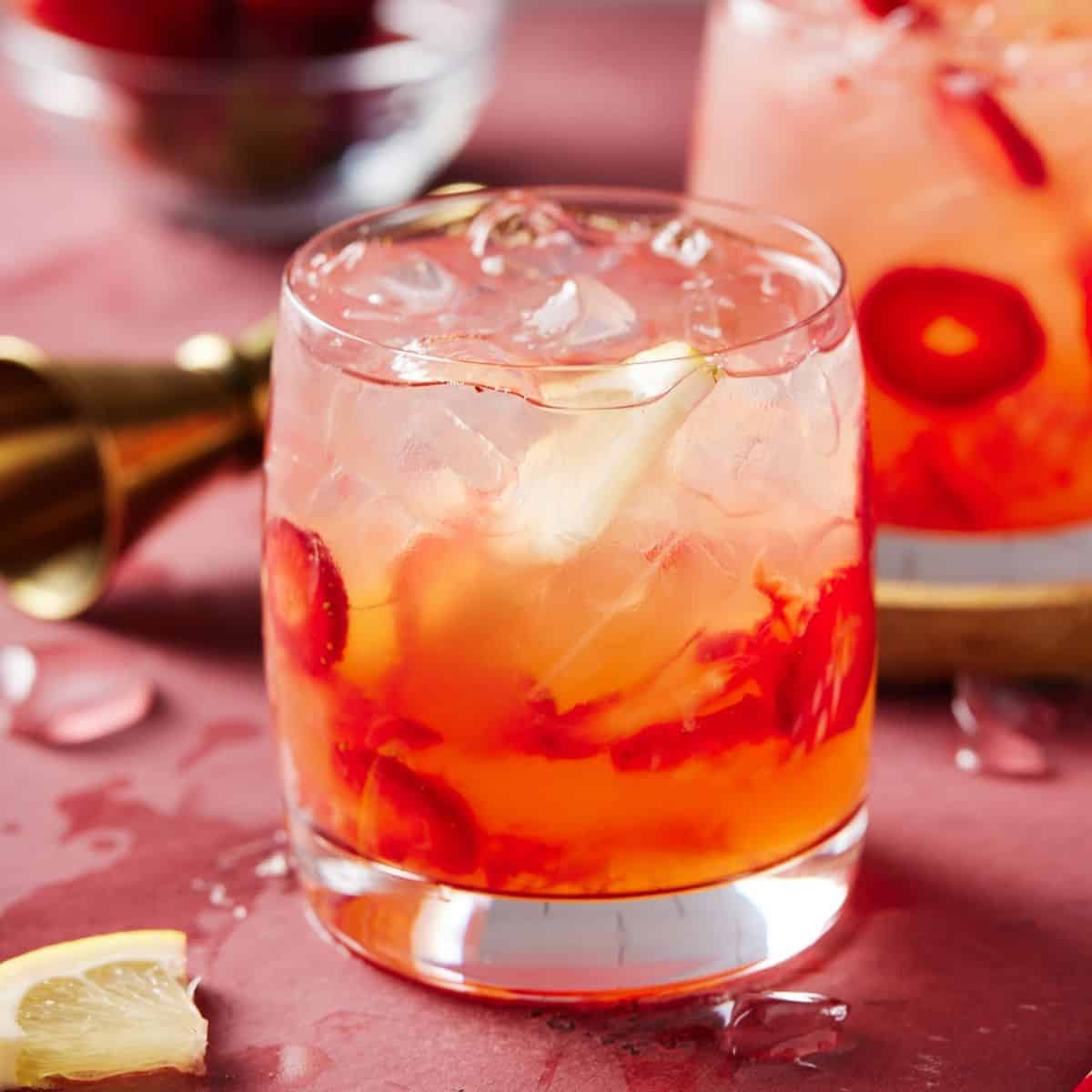 No-Fuss Strawberry Vodka Lemonade: Perfect for Parties & Relaxation